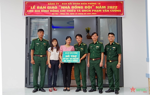 Trao hỗ trợ xây dựng nhà đồng đội cho gia đình Thiếu tá QNCN Phạm Văn Cường